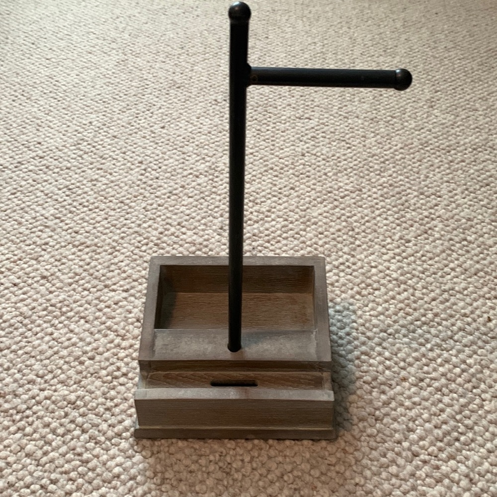 Pottery Barn Charging station with removeable watch/bracelet holder